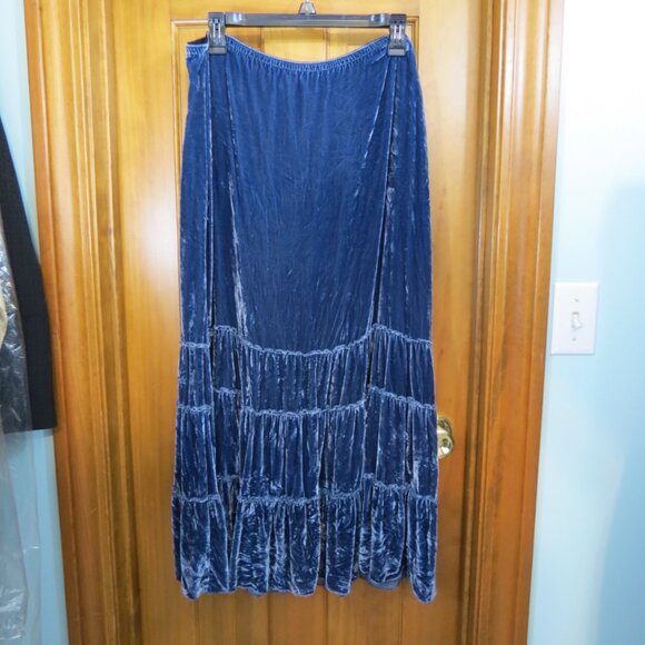 Chico's Denim Blue Midi Skirt Crushed Velveteen Tiered Rayon & Silk Size 2 - Picture 6 of 9